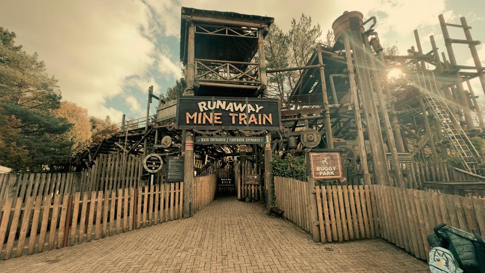 Alton Towers Pin Badges: The Ultimate Collector's Guide — hero image