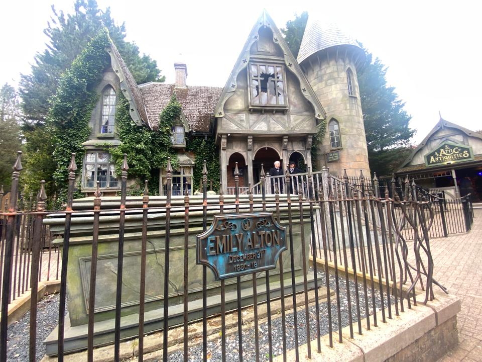 Best Places to Stay Near Alton Towers: Off-Resort Accommodation Guide — hero image