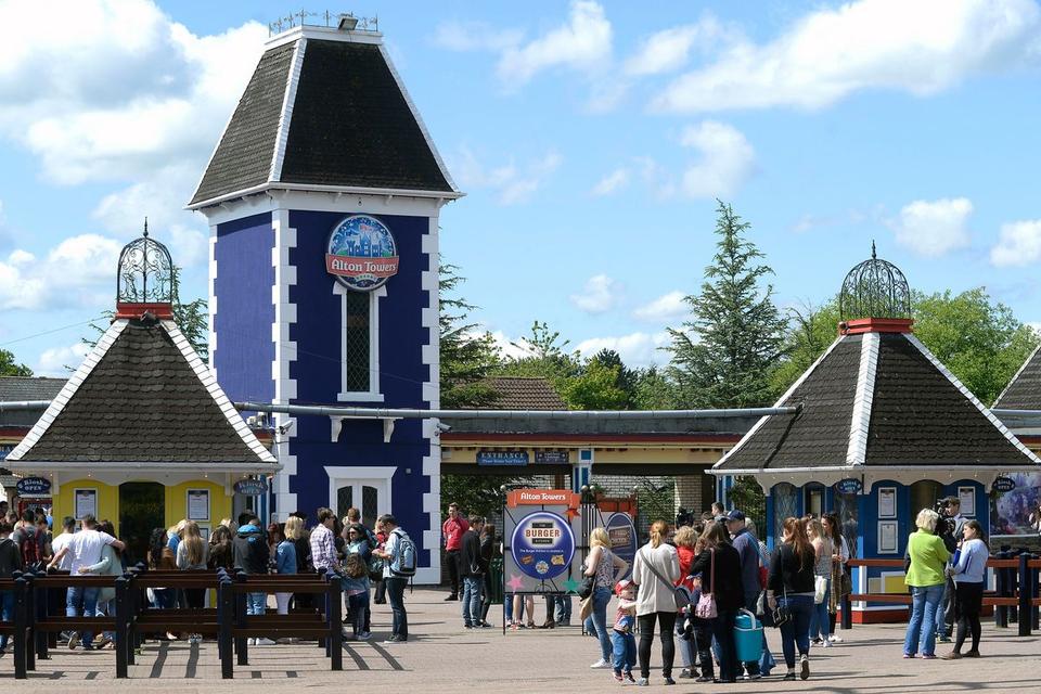 Should You Take a Bag to Alton Towers? An Honest Answer — hero image